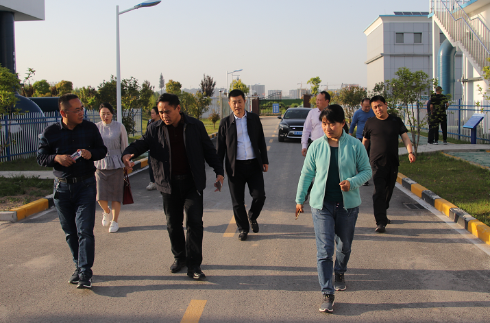 镇平县财务局副局长王兆倩一行到临周口考查供水办理任务